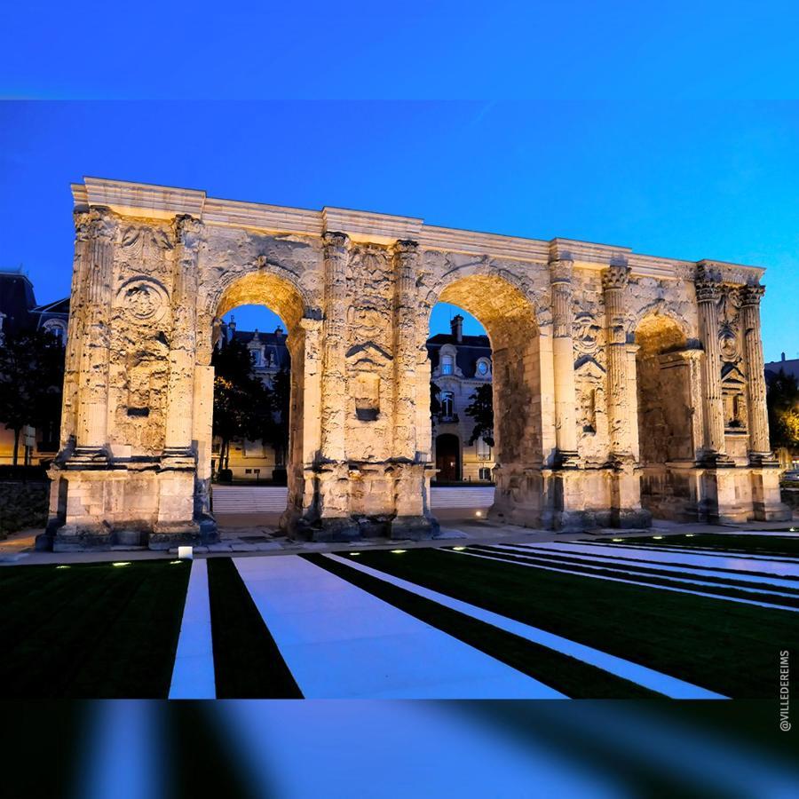 Loft Royal Des Promenades Apartment Reims Bagian luar foto